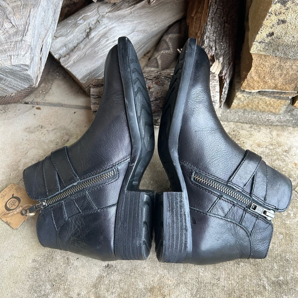 Born Ozark leather black ankle elegant booties w/dual buckle closure NWT Sz-6. I - Picture 7 of 11